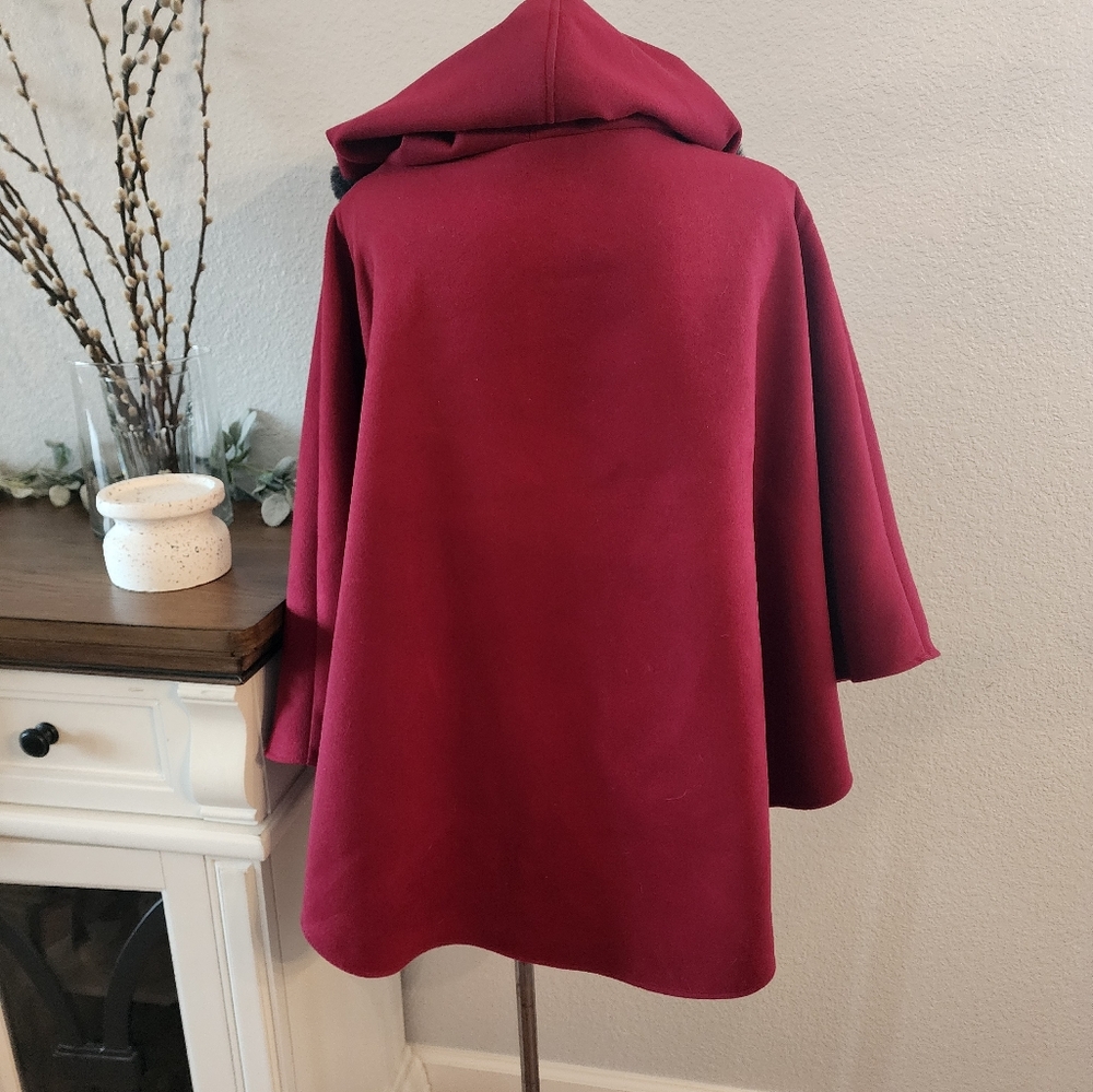 Pretencii Red Hooded Cape Fully Lined Three Button Closure Size L  NWT - Picture 2 of 7
